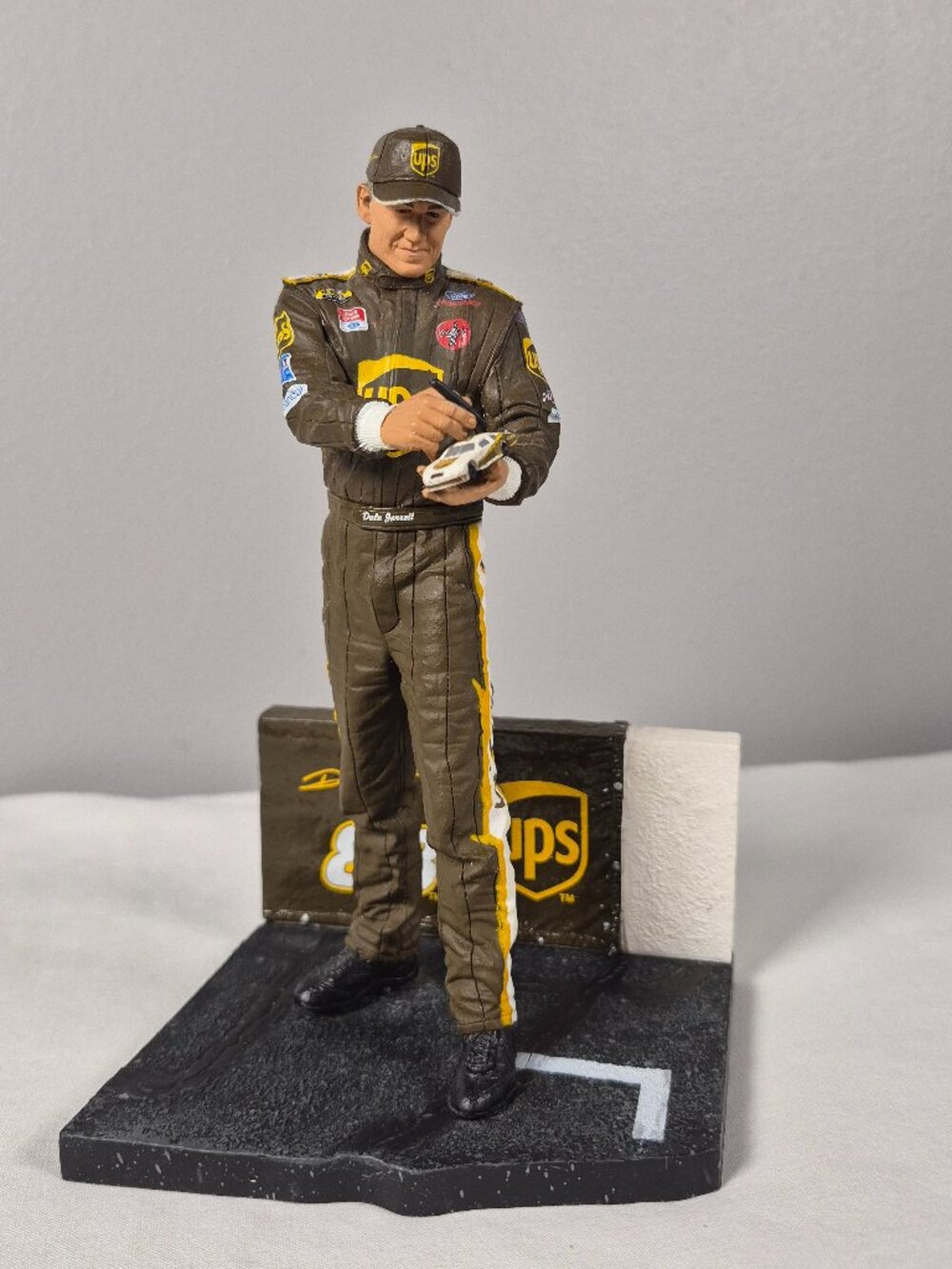 McFarlane Dale Jarrett 2004 Action Figure NASCAR Signing Series 3 UPS